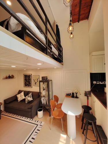 Shanghai Dreams - Cozy Sunroom on Yongkang Road - Entire Apartment Shanghai Dreams - Cozy Sunroom on Yongkang Road - Entire Apartment