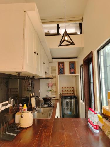 Shanghai Dreams - Cozy Sunroom on Yongkang Road - Entire Apartment Shanghai Dreams - Cozy Sunroom on Yongkang Road - Entire Apartment