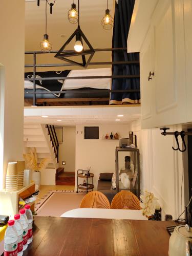 Shanghai Dreams - Cozy Sunroom on Yongkang Road - Entire Apartment Shanghai Dreams - Cozy Sunroom on Yongkang Road - Entire Apartment