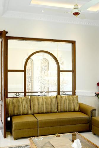 Luxury Spanish Villa Close to Raya Fairways Commercial - image 11