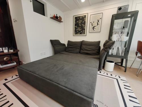 Shanghai Dreams - Cozy Sunroom on Yongkang Road - Entire Apartment Shanghai Dreams - Cozy Sunroom on Yongkang Road - Entire Apartment