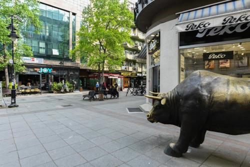 Cinema Vardar Apartment, Downtown - Pedestrian Zone, Fully Air-Conditioned, FREE PARKING, Skopje (photo 2)