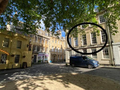 Elegant & Romantic - Entire Flat with 2 Magnificent Views chambre d'hôte Bath