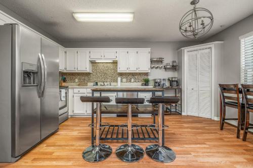 Charming Urban Family Home near Beaches & Downtown in Myrtle Grove