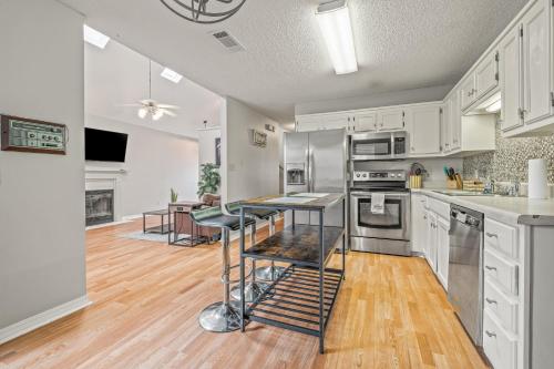 Charming Urban Family Home near Beaches & Downtown in Myrtle Grove