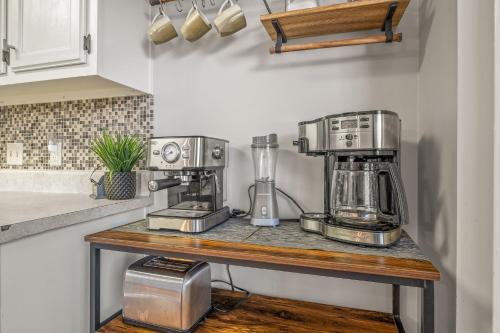 Charming Urban Family Home near Beaches & Downtown in Myrtle Grove