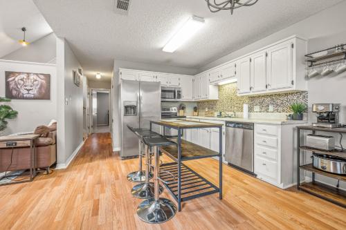 Charming Urban Family Home near Beaches & Downtown in Myrtle Grove