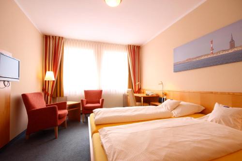 Double Room image 6