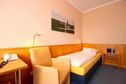 Twin Room image 5
