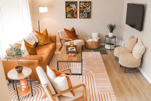 NEW! Cozy 4-Bed Family Friendly Home in Columbus in Columbus, USA