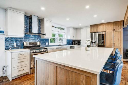 Sunset Heaven - Modern Lake House with Spa in Venise-en-Québec