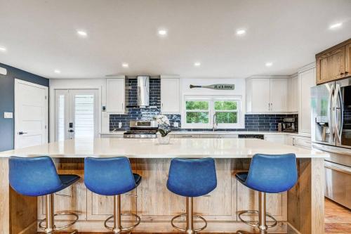 Sunset Heaven - Modern Lake House with Spa in Venise-en-Québec