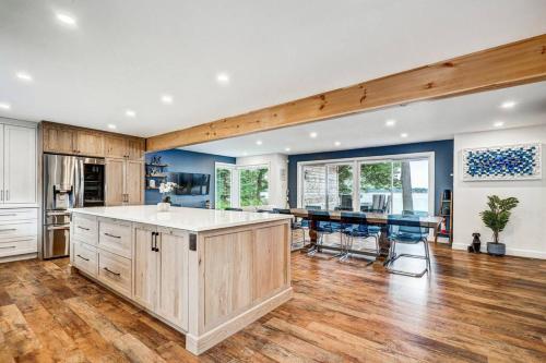 Sunset Heaven - Modern Lake House with Spa in Venise-en-Québec