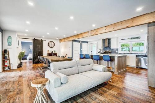 Sunset Heaven - Modern Lake House with Spa in Venise-en-Québec