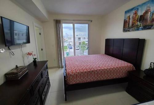 BIG 4 BEDROOM HOUSE Near Florida Keys & the Beaches in Princeton, USA