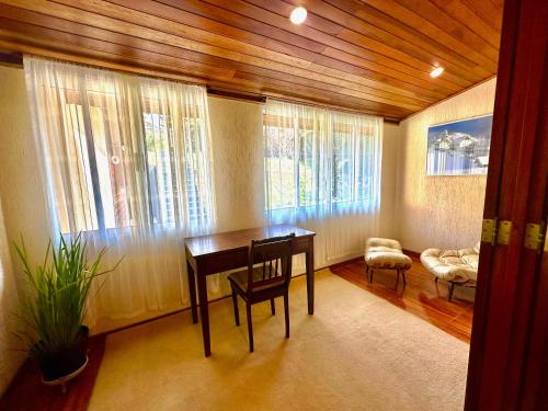Deluxe Double Room with Bath image 8
