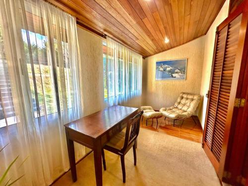 Deluxe Double Room with Bath image 7