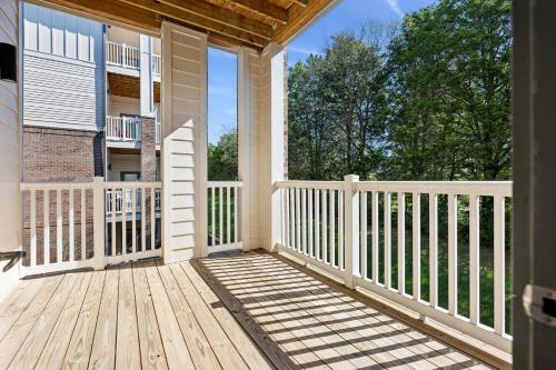 Overlook 2103 I Luxury Redefined I Free Parking thumb 4
