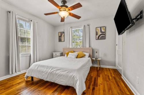 East Hill Oasis Near Beaches & Downtown thumb 2