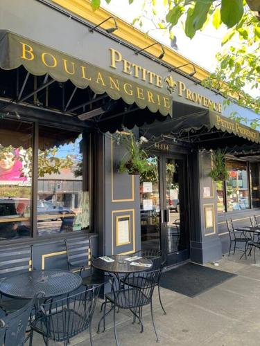 Luxury Loft - Bidet, Skylight and Bed for Royalty