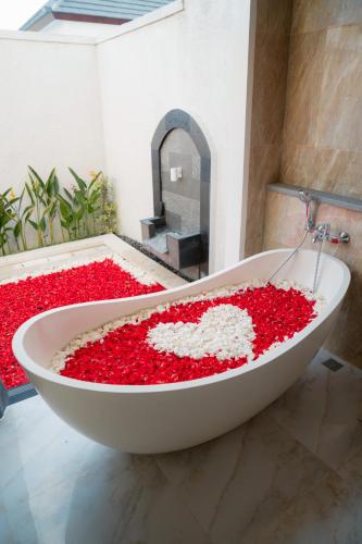 บริการและสิ่งอำนวยความสะดวก, ดิคูบู บาหลี วิลลา แอนด์ สวีทส์ (Dikubu Bali Villa and Suites) in เซมินยัก