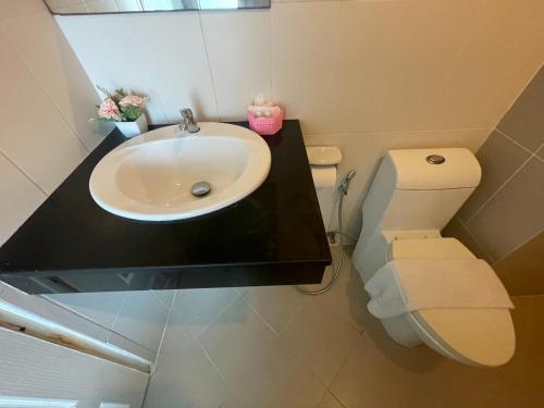 Triple Room with Balcony image 5