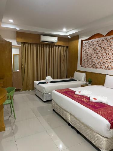 Triple Room with Balcony image 9