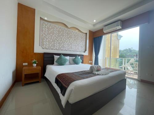Standard Double Room room in T & C Hotel Patong Beach