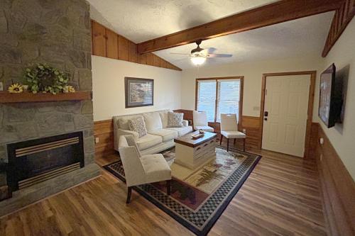 Tucked Away Cabin in Pigeon Forge, USA