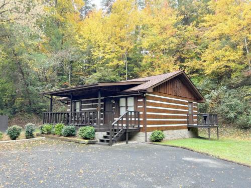 Tucked Away Cabin in Pigeon Forge, USA
