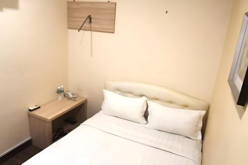 Standard Double Room image 4