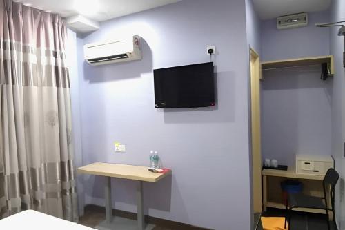 Deluxe Double Room image 6