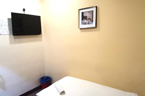 Standard Single Room image 5
