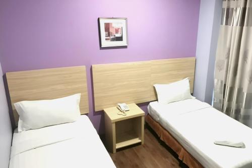 Deluxe Twin Room image 8