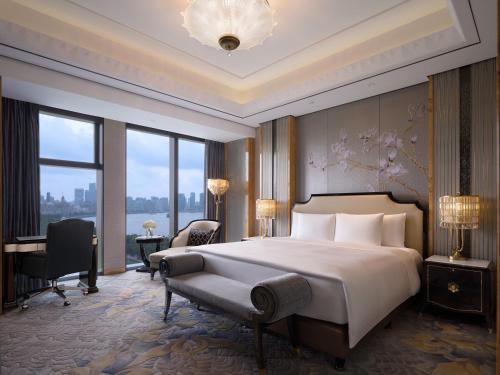 The St. Regis on the Bund, Shanghai Room Type - Grand Bund View Room, Guest room, 1 King, Shanghai Bund view