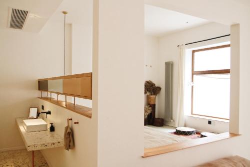 Deluxe Double Room with Balcony image 3