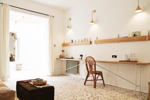 Deluxe Double Room with Balcony image 6