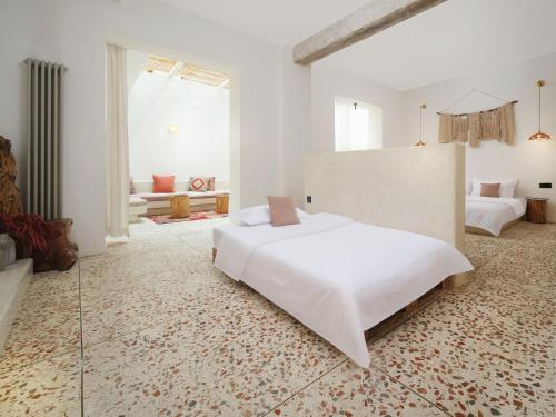 Superior King Suite image 5