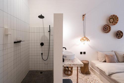 Superior King Suite image 7