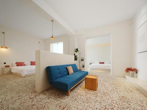 Deluxe Double Room - Courtyard View image 5