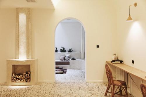 Deluxe Family Suite with Courtyard View image 4