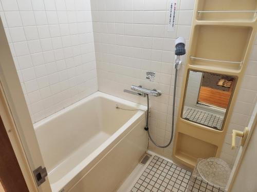 room detail thumbnail 2