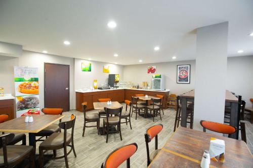 Quality Inn & Suites - image 6