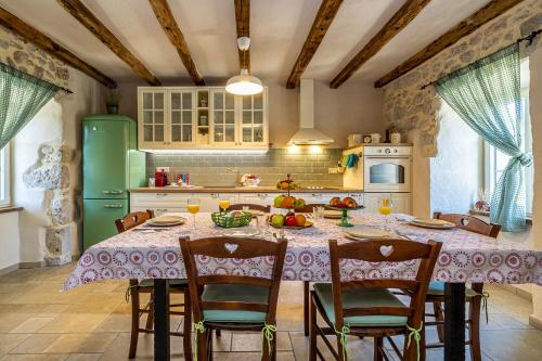 virtuve, Villa MAVRA with private pool in Risika