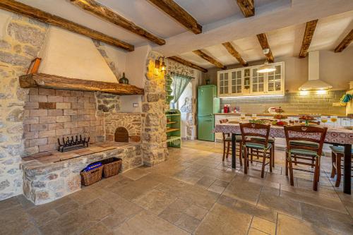 virtuve, Villa MAVRA with private pool in Risika
