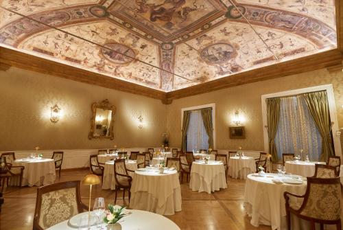 Restaurant, Grand Hotel Majestic gia' Baglioni near Archiginnasio di Bologna