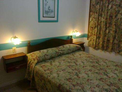 2 twin beds