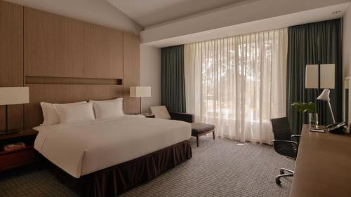Deluxe Double or Twin Room image 2