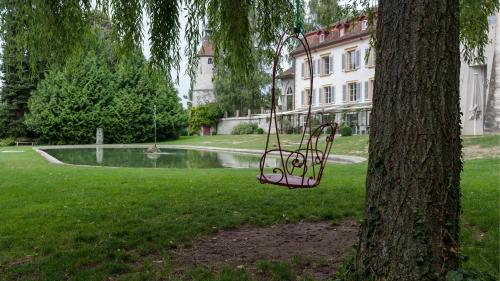 Schloss Münchenwiler - image 11