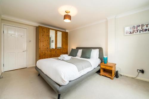 NEW Cosy 1BD Flat close to Kew Gardens Richmond, Londyn
